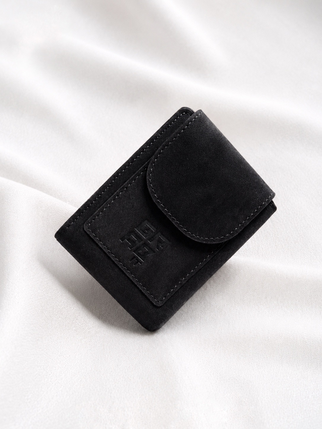 VINTAGE FOLD BLACK view